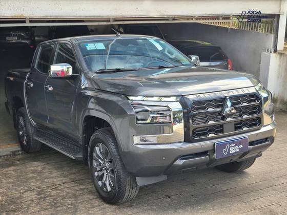 MITSUBISHI TRITON 2.4 BITURBO DIESEL CD HPE-S 4X4 AUTOMÁTICO MITSUBISHI TRITON 2.4 BITURBO DIESEL CD HPE-S 4X4 AUTOMÁTICO